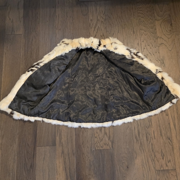 STUNNING Vintage Ivory and Dark Brown Rabbit Fur Coat Size M - Picture 2 of 5